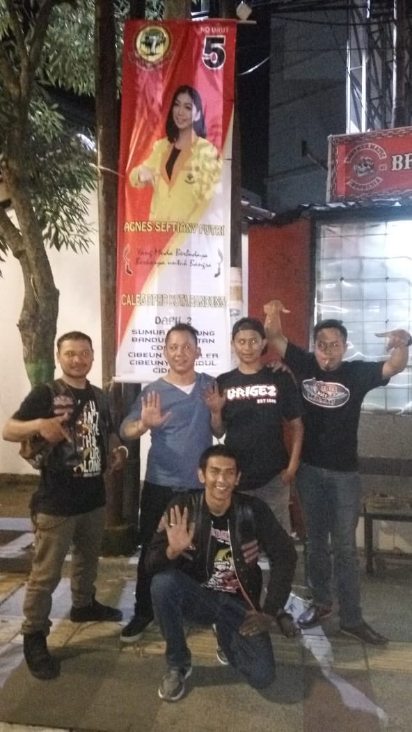 balad_agnes's tweet photo. Pemasangan banner di kec. Sumur Bandung.. Partai Berkarya coblos nomer 5🙏🏻 https://t.co/EFtWjQqcf3