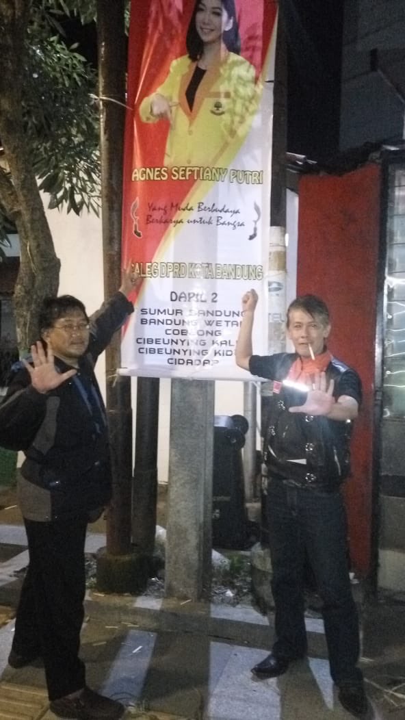 balad_agnes's tweet photo. Pemasangan banner di kec. Sumur Bandung.. Partai Berkarya coblos nomer 5🙏🏻 https://t.co/EFtWjQqcf3