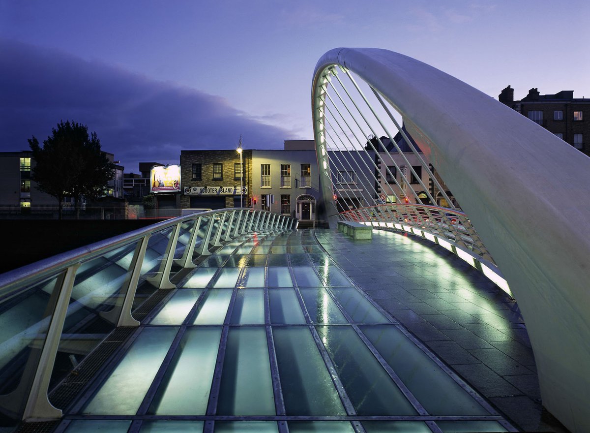S_Calatrava's tweet photo. A look at James Joyce Bridge - Dublin, Ireland. Photographed by Palladium Photodesign / Oliver Schuh © #Design #Engineering #Architecture #Calatrava #SantiagoCalatrava #JamesJoyce #Ireland #LiffeyRiver https://t.co/0KBxpwXida