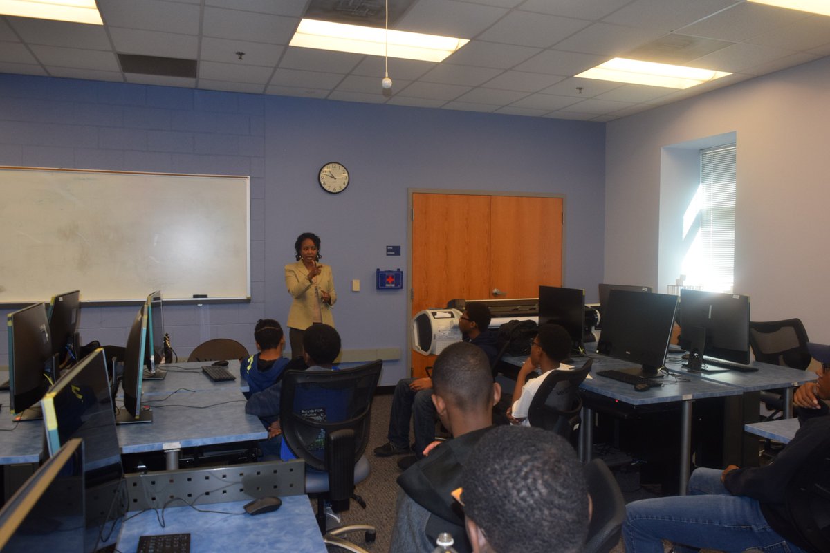 NCAT_VIL_MM's tweet image. The #VILMM Career Day was an amazing success thanks to the professionals who volunteered their time with students and parents. #NCAT #FutureofSTEM