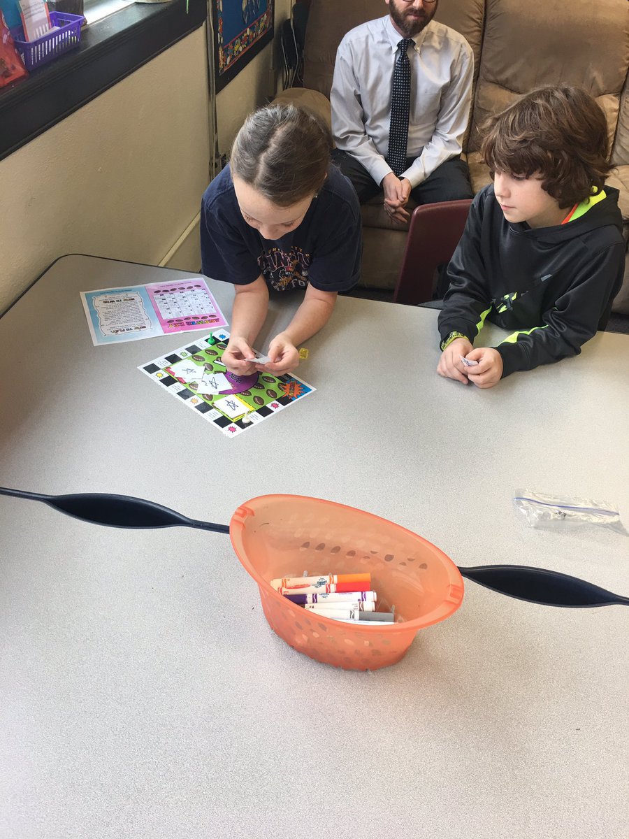 BSDEaglesMO's tweet image. 4th Graders at Mark Twain working on math skills in various engaging centers. #TeacherCollaboration #MeaningfulMath