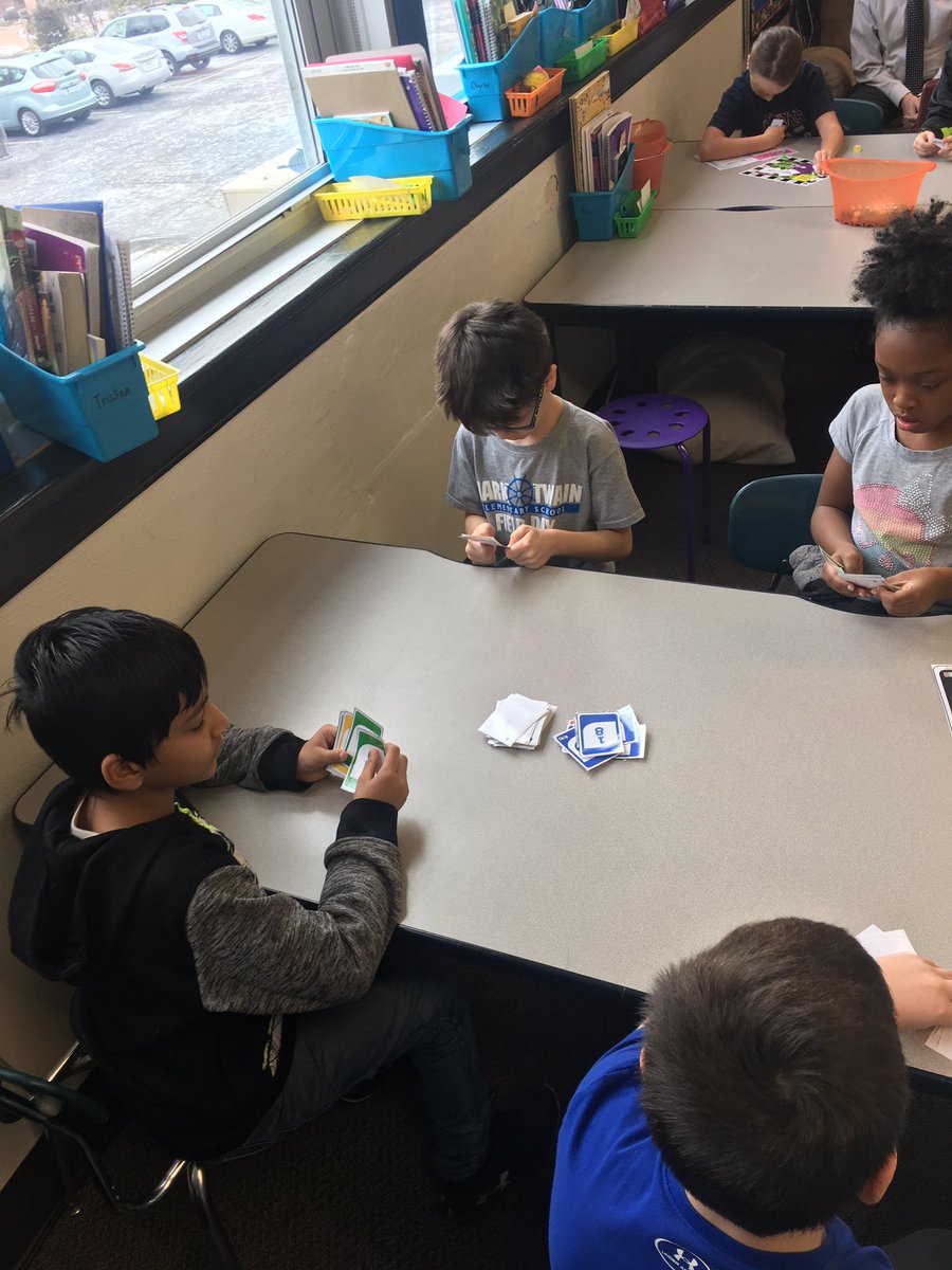 BSDEaglesMO's tweet image. 4th Graders at Mark Twain working on math skills in various engaging centers. #TeacherCollaboration #MeaningfulMath