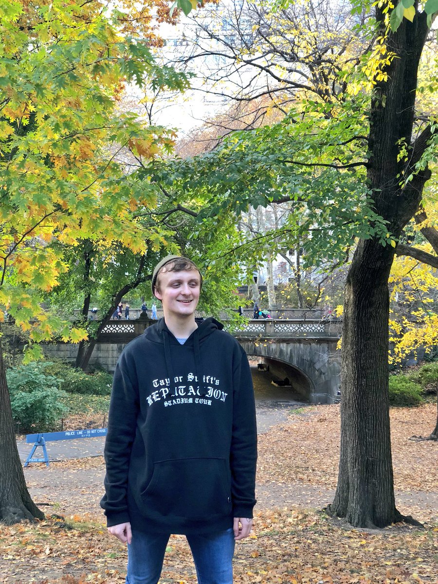 CarsonMlnarik's tweet photo. last weekend i celebrated the 1 year anniversary of ๐ฝ๐๐๐๐๐๐๐๐๐ in central park with all these people i met because of twitter ๐ @taylorswift13 @taylornation13 #1YearOfreputation https://t.co/gKAYMYUI9l