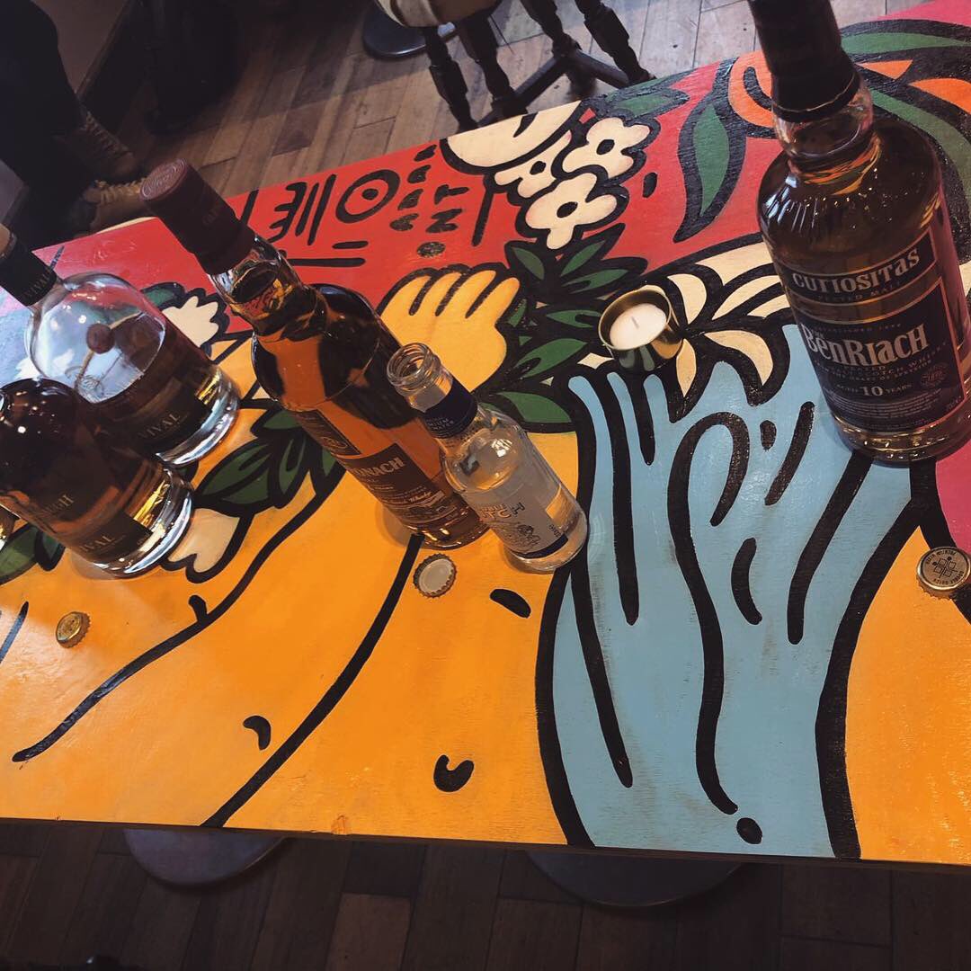 At the <a href="/DoubleDutchMix/">Double Dutch Drinks</a> #event in Bitter Social today! Drink, chat and enjoy as we learn about #whisky, #scotch and ideal food parings 🍷😋