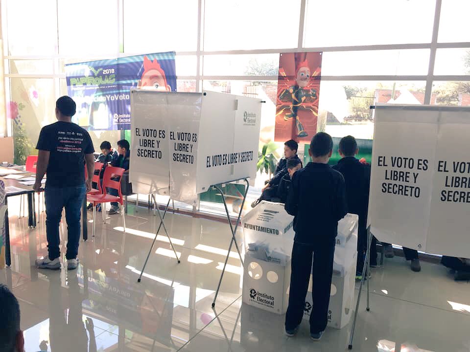 iepcjalisco's tweet photo. Continuamos en Colotlán con actividades lúdicas que promueven valores democráticos para niñas, niños y jóvenes. @papirolasgdl #Extensiones2018 @cunorte_udg https://t.co/zn3MqcIgHW