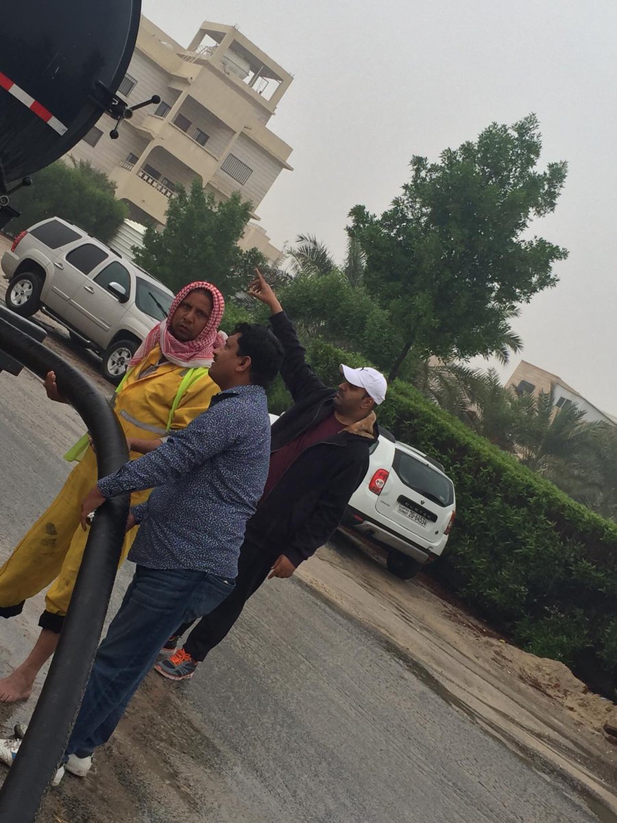 نواف سعد السريحي 

رئيس نوبة (ب) في بلدية صباح الناصر
الجندي المجهول في هذه الظروف الإستثنائية و جهود مميزة يقدمها في خدمة المنطقة .

يعطيك العافية .

#امطار_الكويت