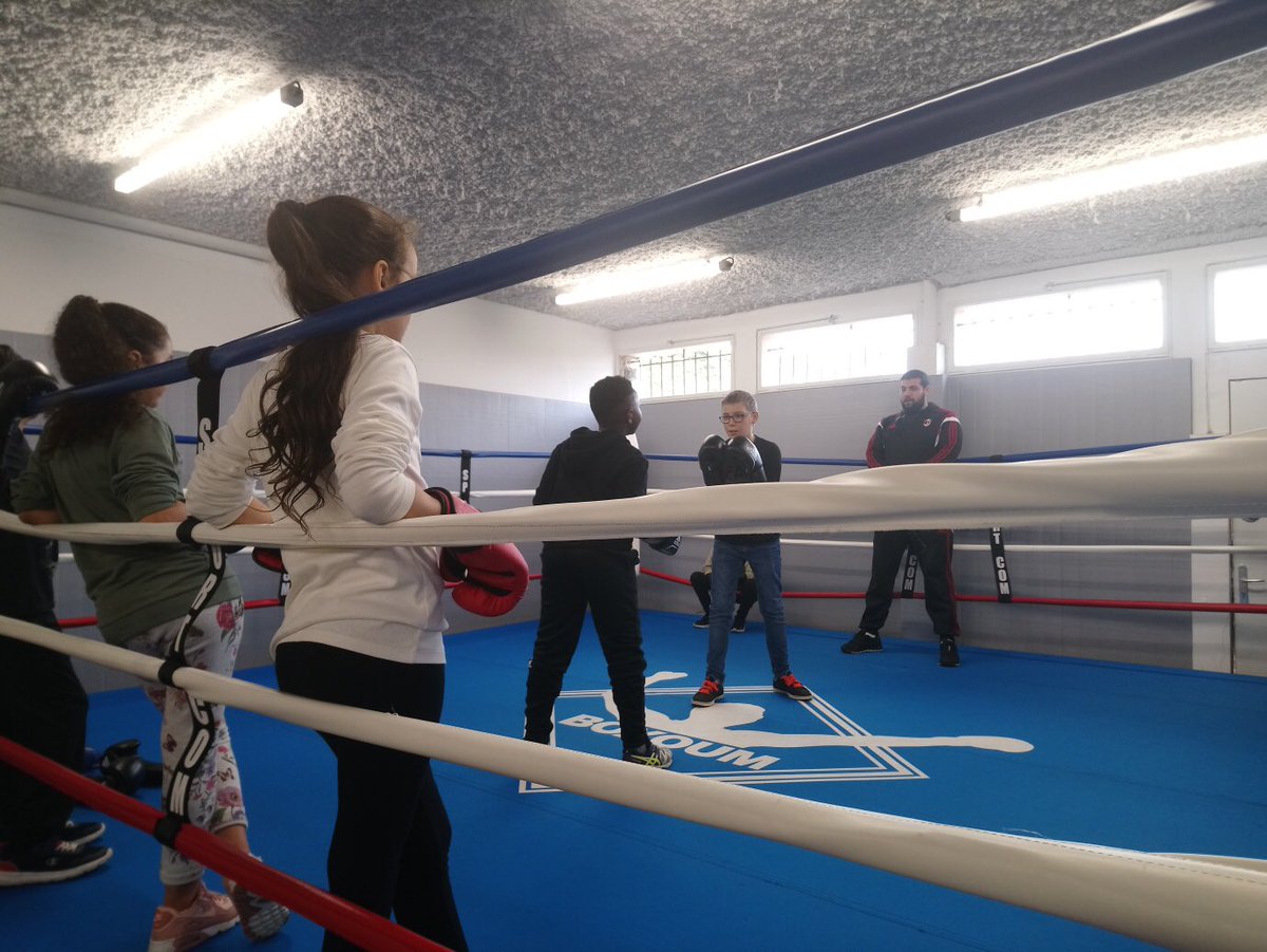 MPitchounes's tweet photo. 🥊 On continue aussi de s’entraîner à la salle de @SofianeOumiha en attendant qu’il revienne avec le titre de champion d’UE 💪 pour ensuite l’affronter 😋 !! 🥇🥊 #Boxoum #gososo https://t.co/GDassNzhyL