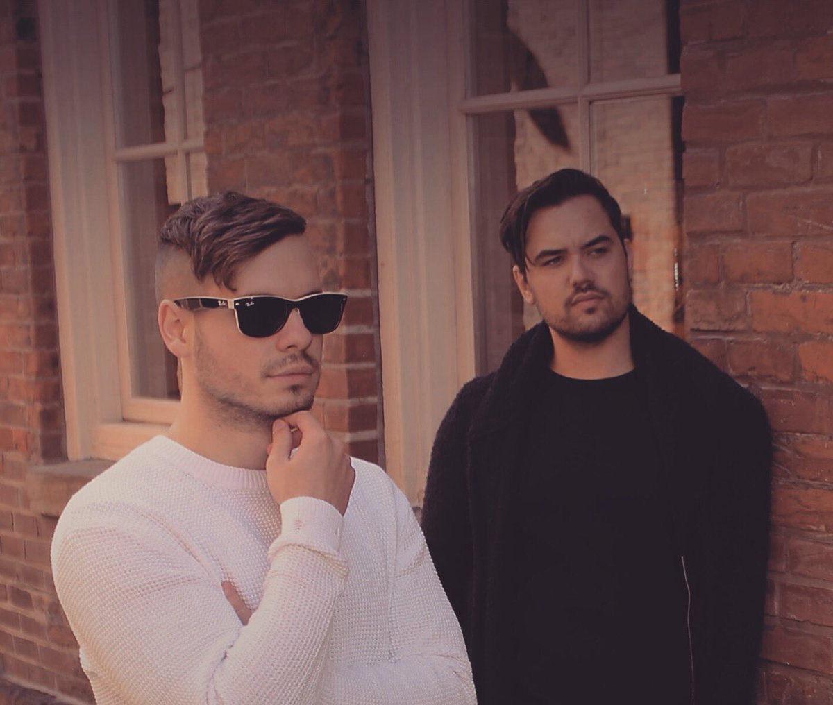 Been thinking about remixing 1 or 2 tracks from our original EP. Who’d be down for that?
#remix #remixing #NewMusic #ep #remixalbum #Toronto #indie #IndieMusic #indieartist #alternative #electronic #canadianartist #recording #newideas #walkwaves