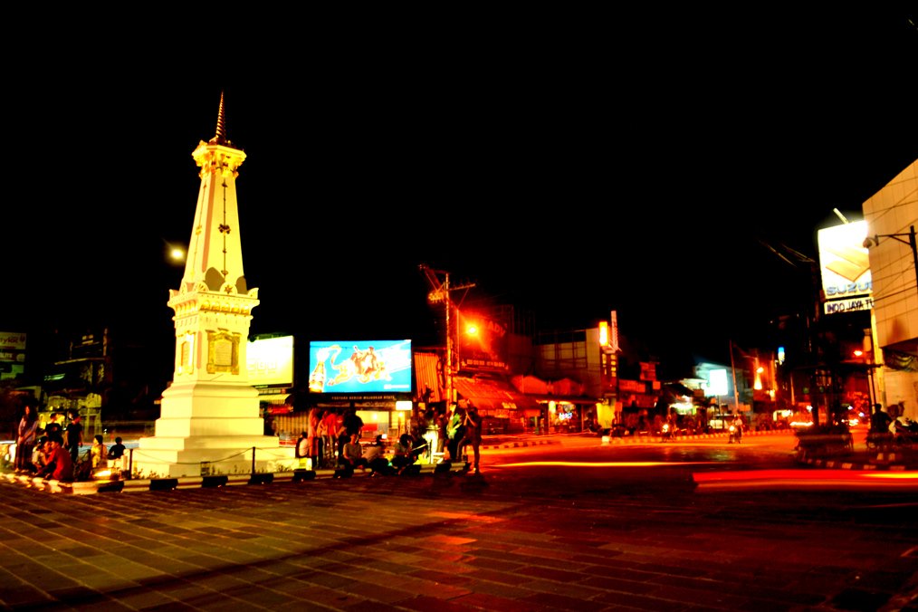 Aguz_0_0's tweet photo. Keindah malam yogyakarta, akan lebih indah jika kau disini. 
WhatsApp: +6287777099856

Mungkin teman teman ada disekitar tugu, atau dekat dengan sikataran sini, boleh lah bersapa dan kita bisa ngopi  ngopi bersama. https://t.co/d63GxTKvQH