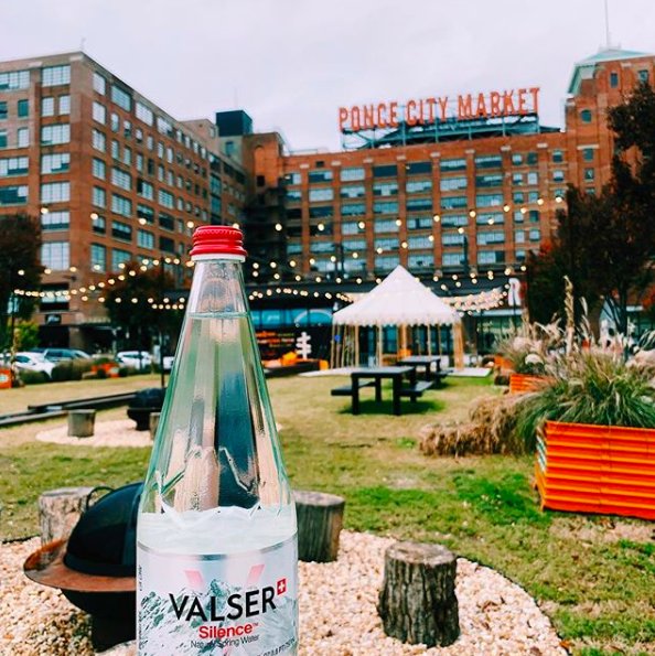 exploring atlanta &amp; now officially in the mood for a hayride &amp; a refreshing glass of valser 🍂🍃 #valserusa 🍁✨ #madebymountains #swissmade