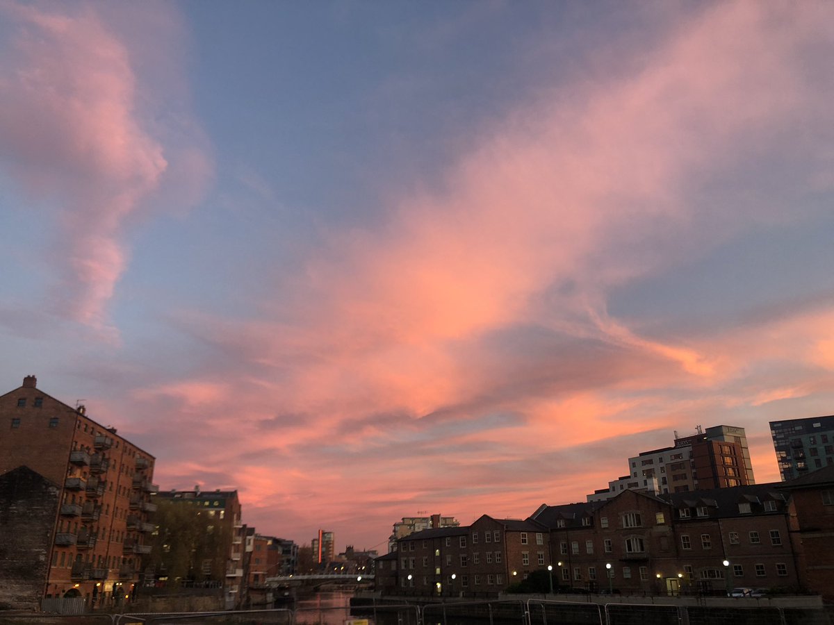 #leedsskies 🌅 ❤️ <a href="/CallsWharfLeeds/">CallsWharfLeeds</a>
