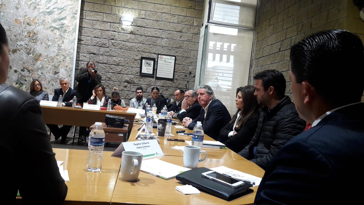 El Lic. Santiago De Mucha, nuevo Presidente del Consejo Directivo del Implan y el Ing. Alejandro Arenas nuevo Tesorero, elegidos en votación secreta por los consejeros durante la sesión de esta mañana. La Arq. Graciela Amaro fue ratificada como Directora General del Instituto.