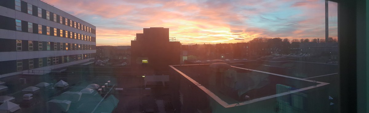 tvwriterlynn's tweet photo. @itvcalendar The lovely sunset as seen by all of us patients in AMU @barnshospital https://t.co/YjTYpSmt1Q