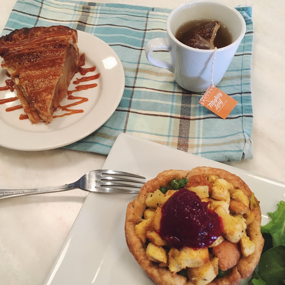 Can’t beat a Chicken Pot Pie and slice of Caramel Apple with a coffee or tea for only $14! Come down for the #WednesdayWarmerSpecial all day!

#magpieartisanpies #magpie #pie #phillyfood #southstreet