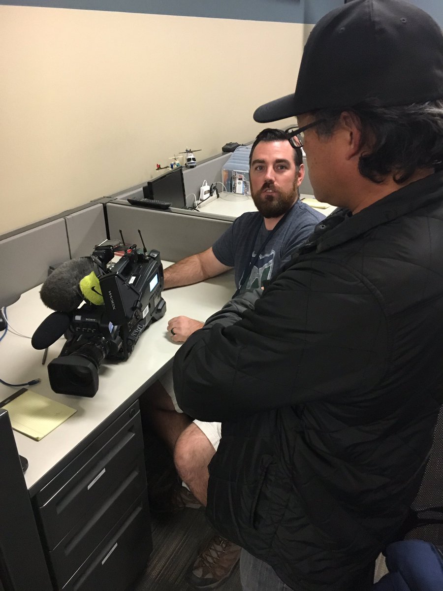 photog_sreusch1's tweet photo. @DMPickering showing @photoGLabrador the new #Sony #X320 #WCWSD #10beards Christmas comes early!!! https://t.co/484dd5pOg0