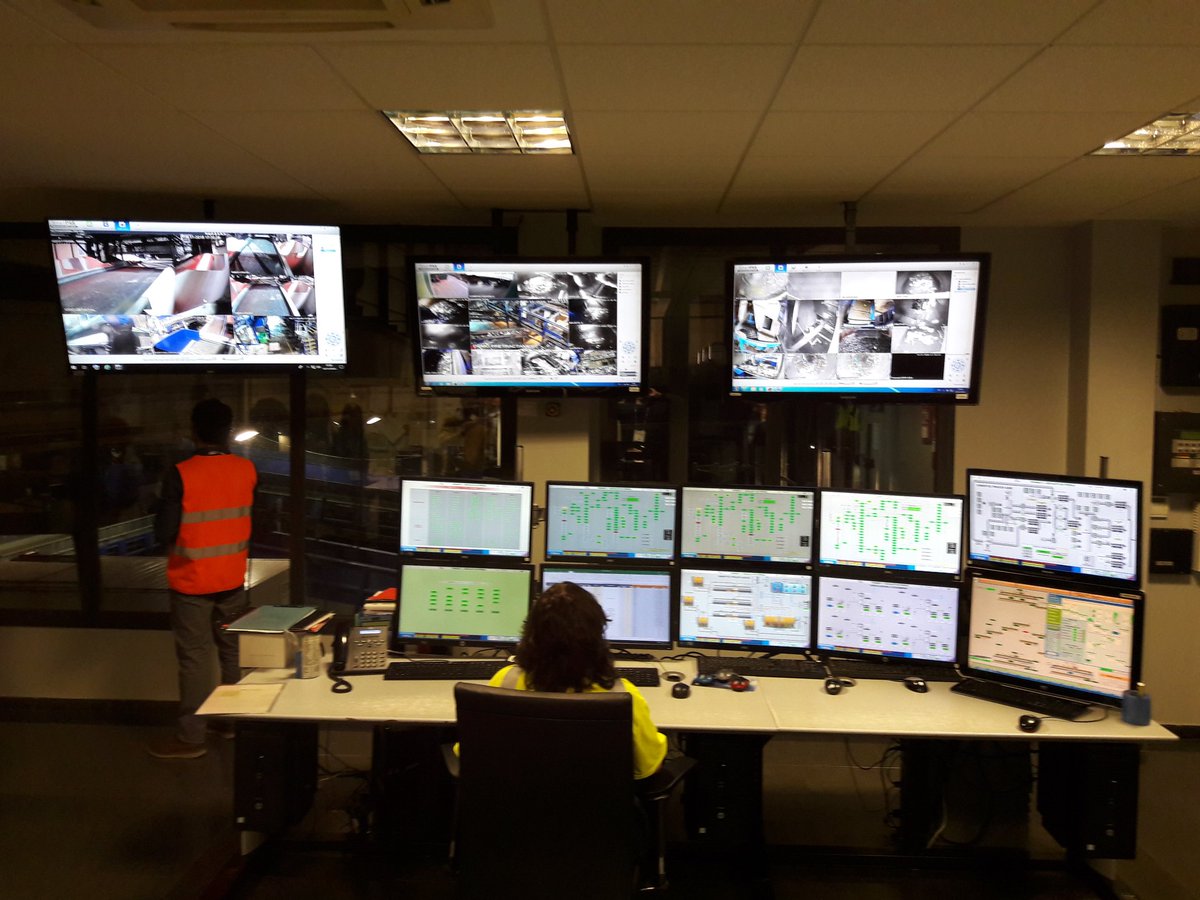 ferrovial's tweet image. The control room on the contracted tour with @zenrobotics at Ecoparc 4. Robotics and AI applied to municipal waste sorting! #ZenRobotics #SCEWC2018