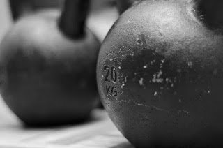 blogpaleo's tweet photo. Entrenamiento con kettlebell  https://t.co/j9ROc7WTcJ https://t.co/a83n3gImIE