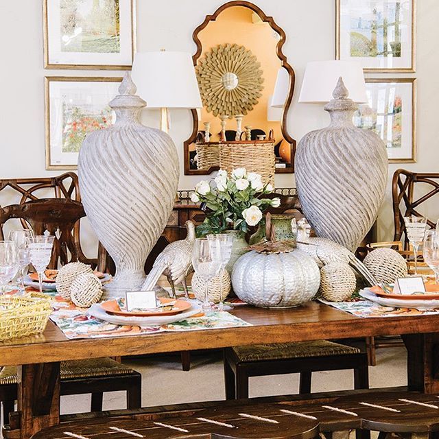 HomeAndDesign's tweet image. Glamorous harvest inspired tablescape by Bountiful Decor | @jamiemerida 
Bountifuldecor.com | Facebook.com/bountifuldecor | 410-763-8500

#bountifuldecor #designpartners #tablescapedecor #harvestinspiration #glamorous #homeanddesigndc #latefallissue