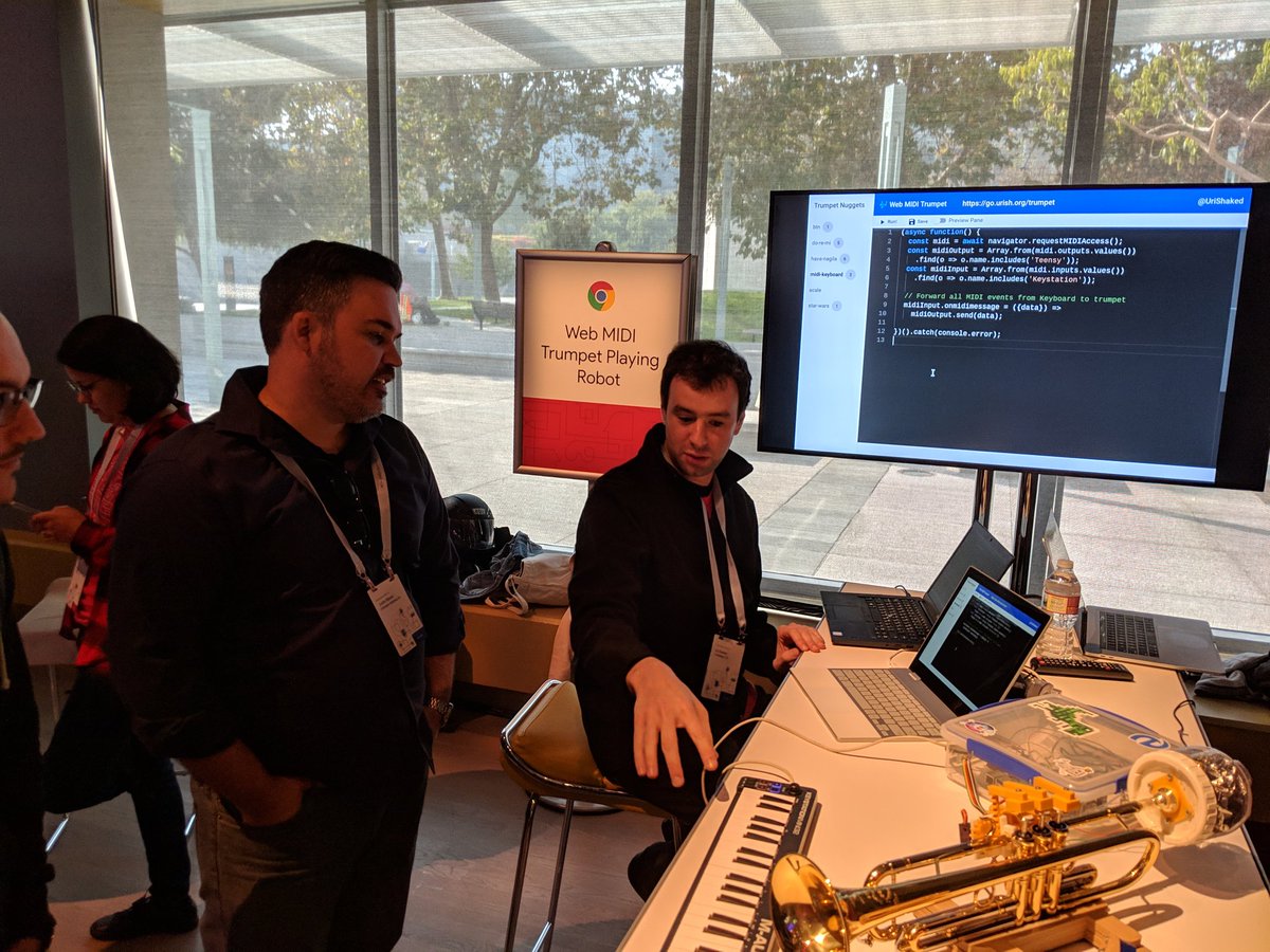denladeside's tweet image. Super popular #WebMIDI trumpet demo booth by @UriShaked at #ChromeDevSummit /cc @kennethrohde @reillyeon