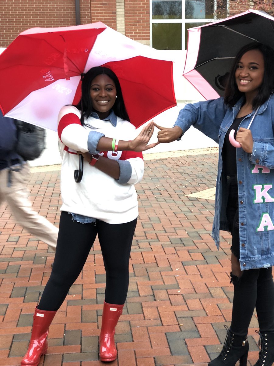 mqriggins's tweet photo. same goal, different paths, happy to welcome my bestie into Greekdom 🐘🐸 #OOPSkee #AUNPHC https://t.co/wurcMtOKtz