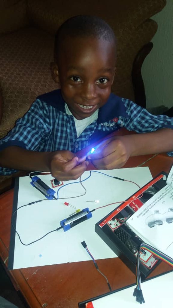 fugahcaleb's tweet image. There are no limits in the mind of a child. @Dext_Tech is creating the problem solving student with #thesciencset.com. Let’s go practical education with a #scienceset now!!!