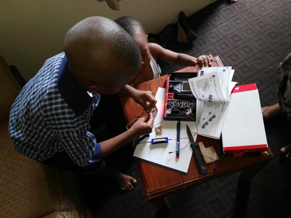 fugahcaleb's tweet image. There are no limits in the mind of a child. @Dext_Tech is creating the problem solving student with #thesciencset.com. Let’s go practical education with a #scienceset now!!!