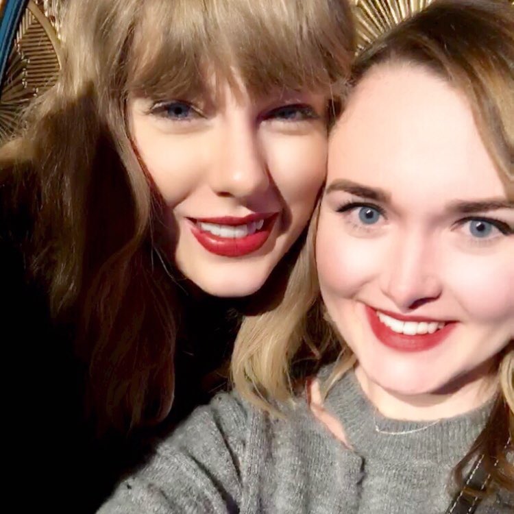 FearlesslySarah's tweet photo. I can’t believe it’s been one year since #repPopUpATT — one of the best days of my life! @taylorswift13 @taylornation13 https://t.co/1IlA3jemLj
