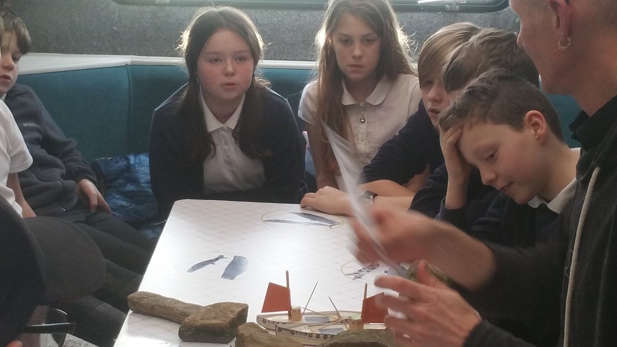 jdefresnes's tweet image. Fantastic afternoon with the children of Fisherton Primary #castingthenet  Children speaking with Dunure ring-net skipper Bob McCutcheon and tgen workshops on the bus with Richard Weymss