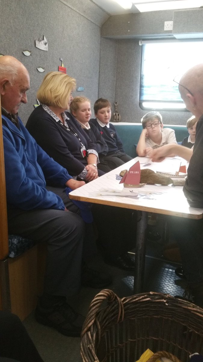 jdefresnes's tweet image. Fantastic afternoon with the children of Fisherton Primary #castingthenet  Children speaking with Dunure ring-net skipper Bob McCutcheon and tgen workshops on the bus with Richard Weymss
