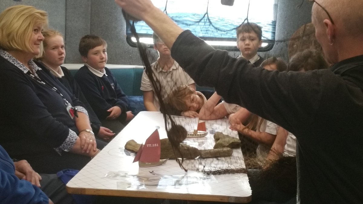 jdefresnes's tweet image. Fantastic afternoon with the children of Fisherton Primary #castingthenet  Children speaking with Dunure ring-net skipper Bob McCutcheon and tgen workshops on the bus with Richard Weymss