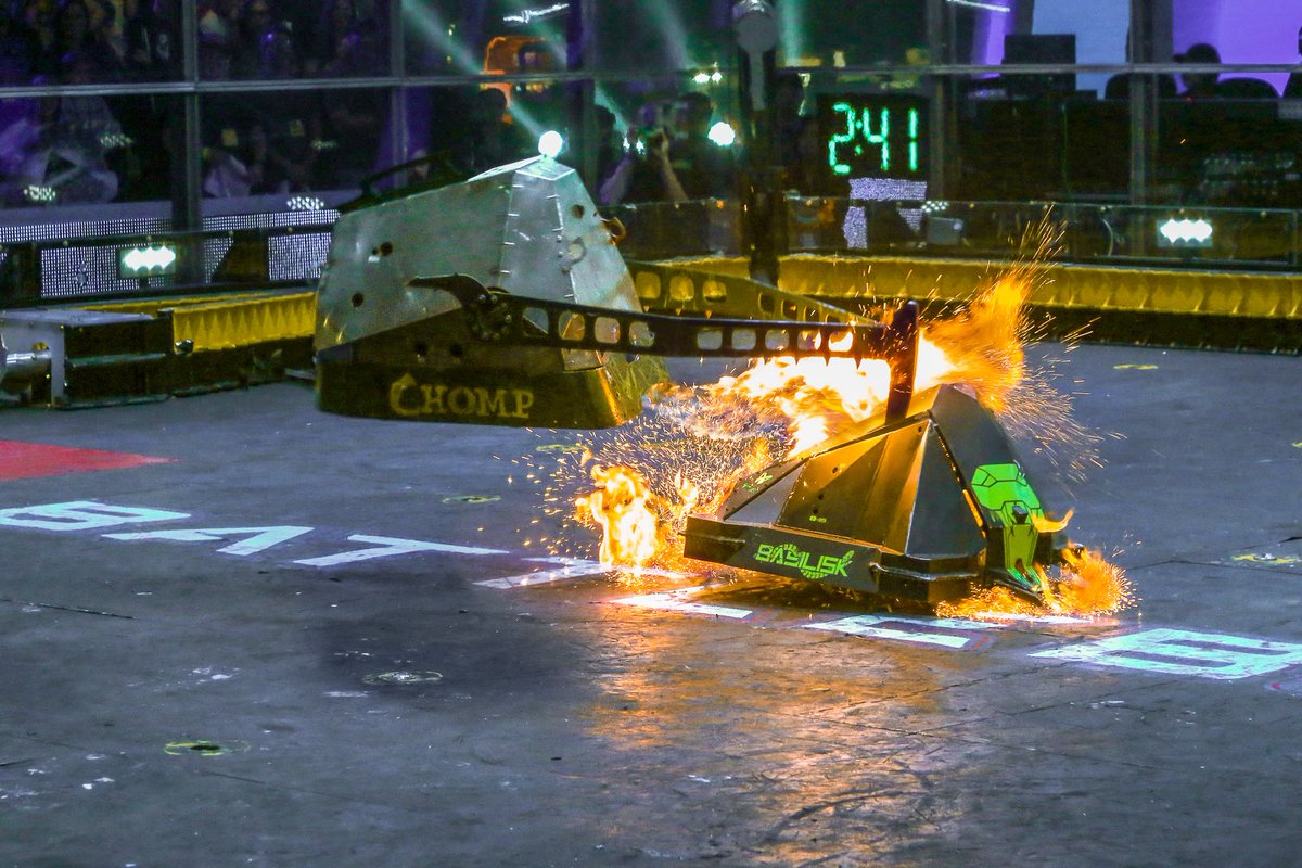Битва роботов 28 сентября москва. Battlebots. битва роботов. битва роботов на арене. битва роботов москва.