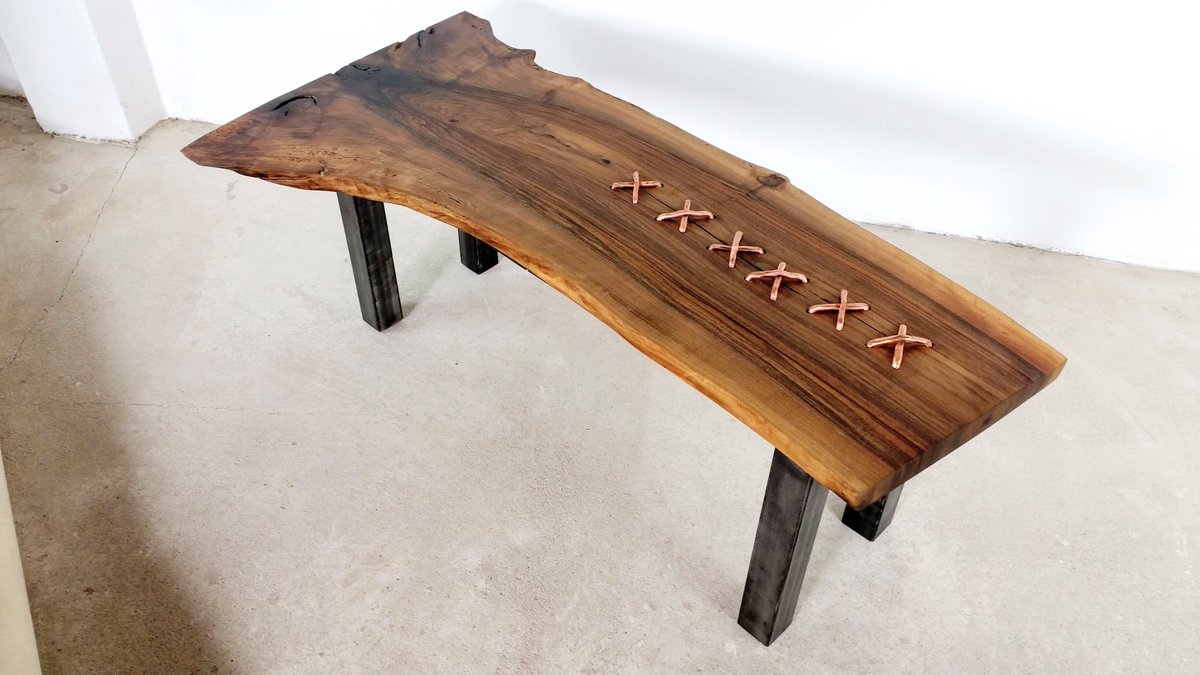 Creativesiron's tweet photo. Live edge table with hand forged copper seam
#liveedge #table #coffeetable #creativeiron #walnut #livingroom #livingroomdecor https://t.co/MXyyeMHWOG