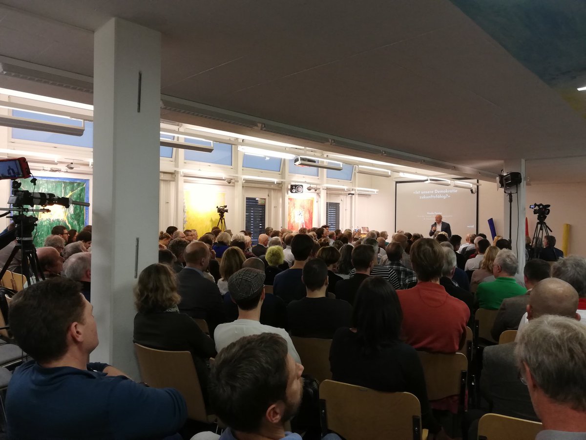 Volles Haus zum Vortrag und Diskussion - wir sind gespannt!
