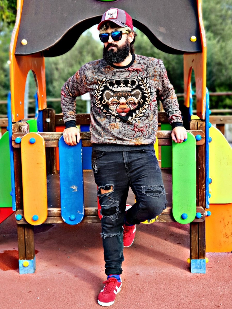 Rrataiz's tweet photo. ¿JU GA MOS? 

vía Instagram➡️ https://t.co/i22PSYcZCz #shooting #style #beard https://t.co/Nv8vBOUXSX