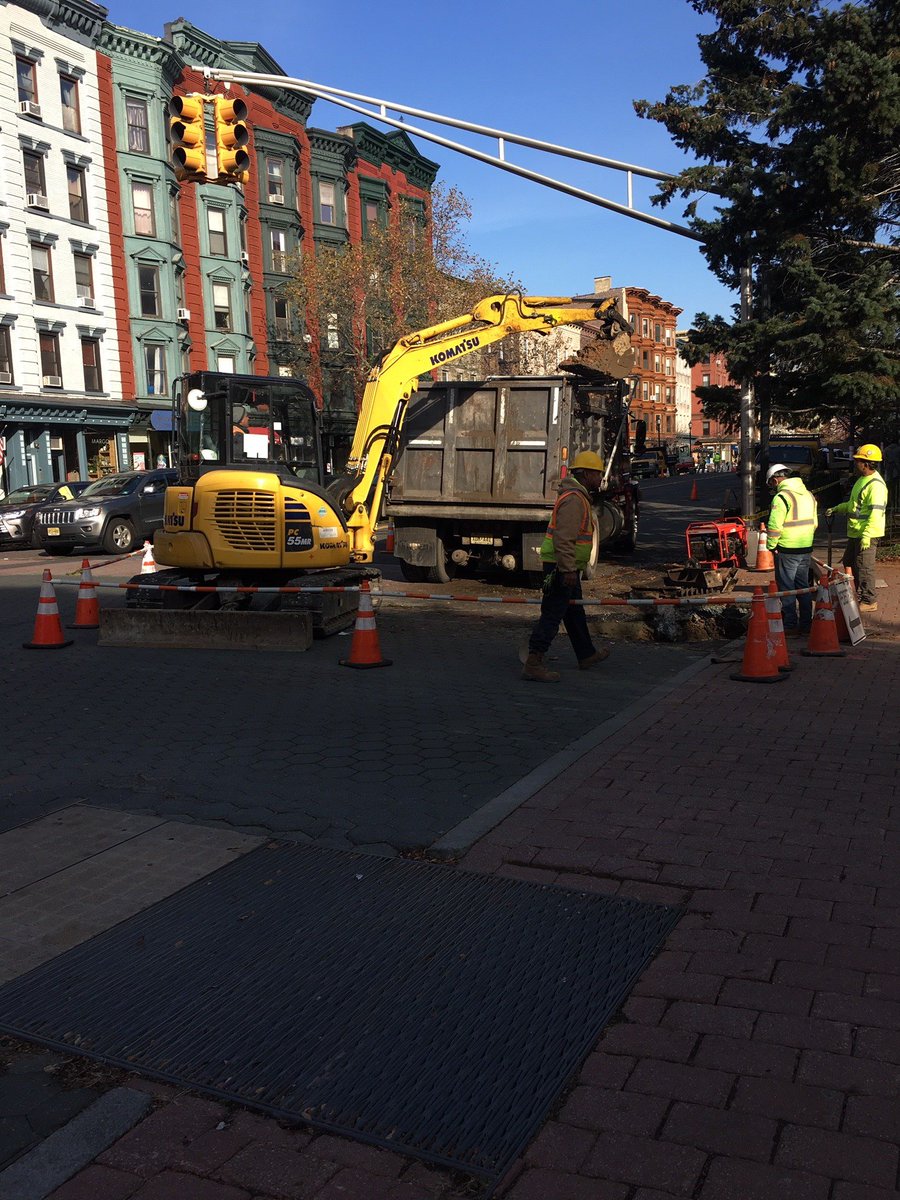 WashStProject's tweet image. Nov. 12 - Fire services, sidewalk prep, and electrical work at 12th Street, with road closures from Bloomfield to Hudson. Traffic signal work from 8th to 10th Street. Drainage at 11th Street.