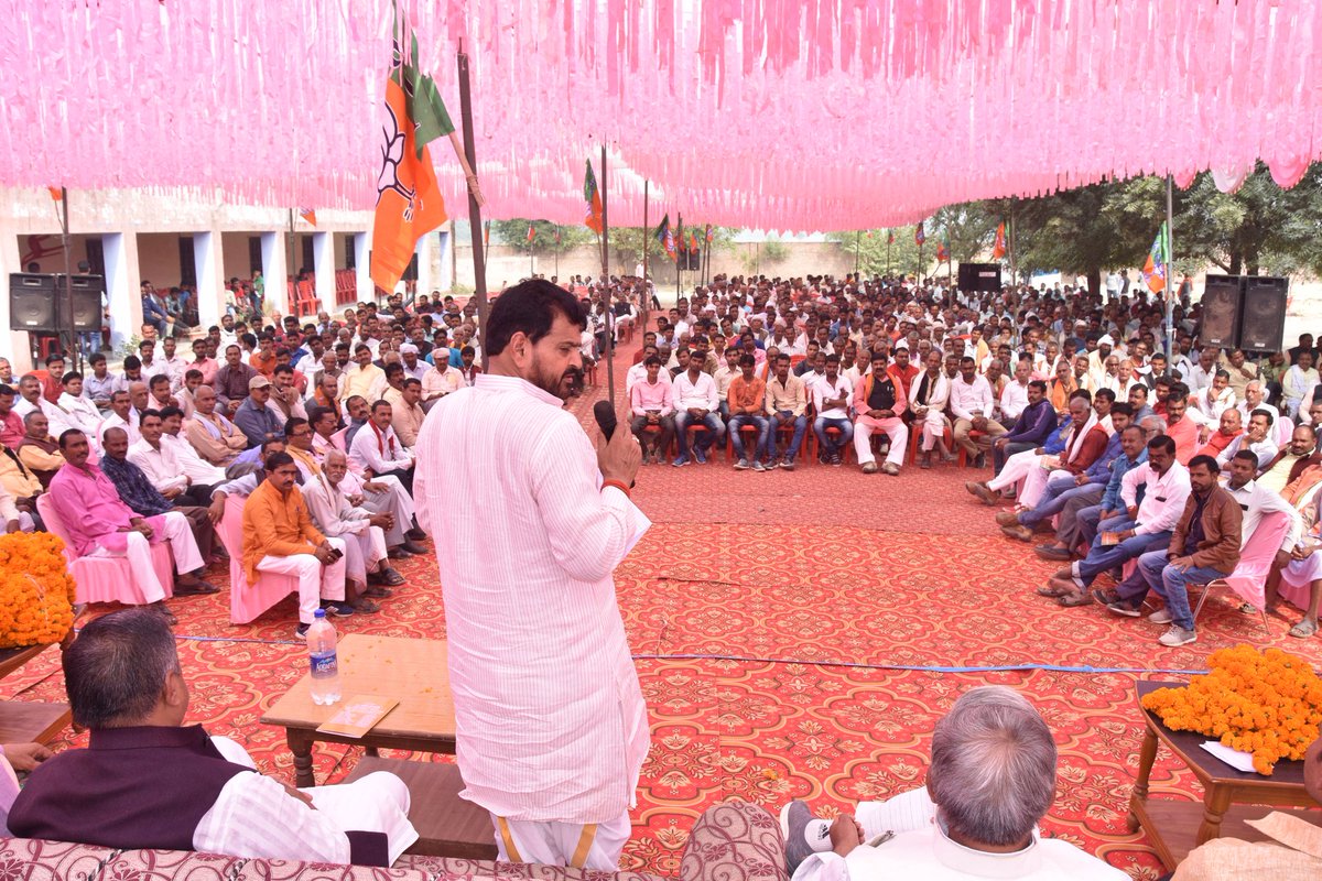 brij_mp's tweet photo. #बूथ विजय अभियान
#सशक्त बूथ सशक्त भाजपा' 'हमारा बूथ सबसे मजबूत'
आज 12 नवम्बर 2018 को 6 चरण लोकसभा क्षेत्र कैसरगंज के विधानसभा तरबगंज के मण्डल तरबगंज में बूथ समिति सम्मेलन व कार्यकर्ताओं का सम्मान समारोह आयोजित किया गया https://t.co/YkpIB39INg