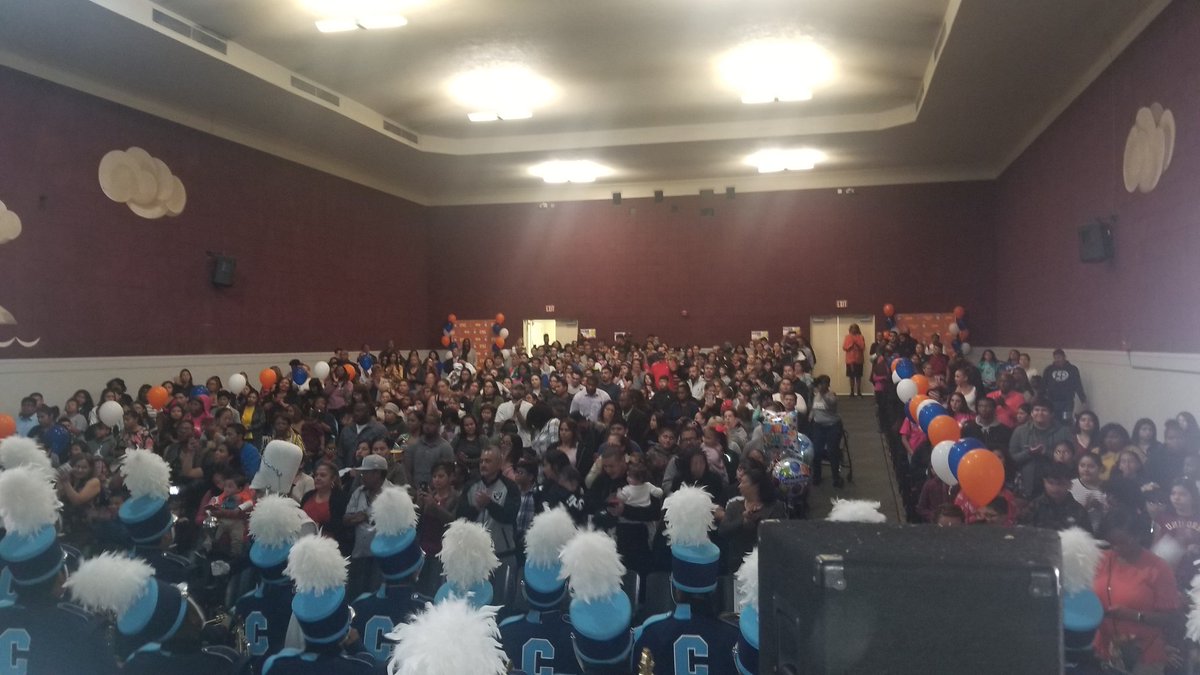 ask4itaccess1's tweet photo. @ComptonUnified @mrmicahali @MargieHGarrett @AllejandAlvarez 
1st Quarter Student on a Roll and Student of the Month Celebration was a huge success. The students were celebrated, the families packed the auditorium out and the Compton HS Band put the icing of the event. #cwa #cusd https://t.co/YtjVA99ZiH
