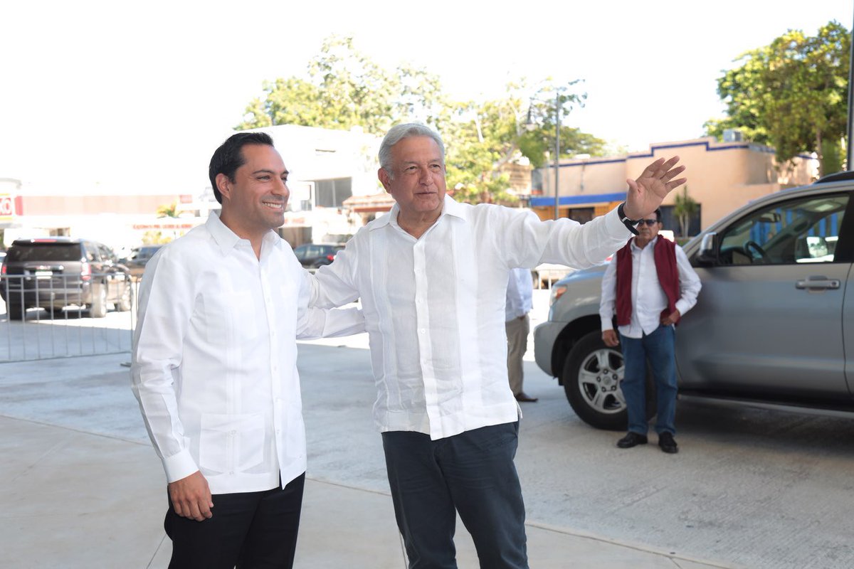 MauVila's tweet photo. Iniciamos este lunes recibiendo al Presidente electo @lopezobrador_ , siempre es un gusto tenerlo en #Yucatán ¡Bienvenido! https://t.co/t8a8EhuYua