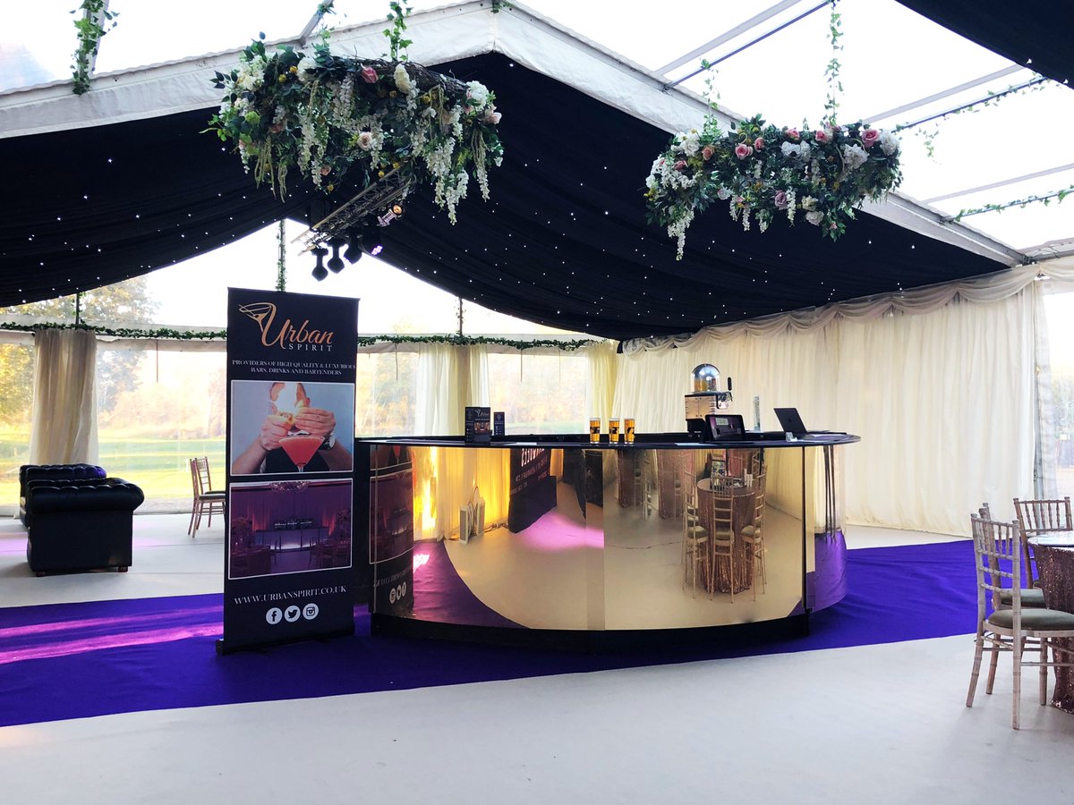 UrbanSpiritLDN's tweet photo. Our Curved Gold Mirror Bar at First Klass Marquees Open Day Event🎪 #Marquees #EventProfs #Events #Hospitality #Gold #Mirror #Cheers https://t.co/3In1LO1lFL