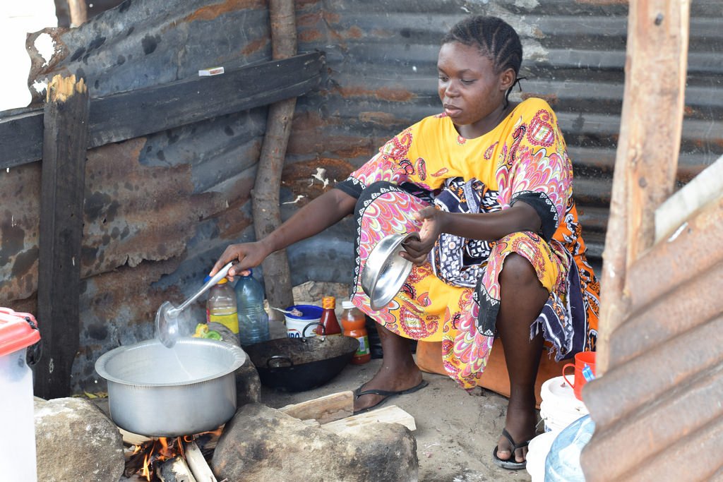 Indoor air pollution contributes to 3.8m deaths a year. How can we fight it? At tonight’s #BetterHealthBrighterFutures event we’ll share frontline success stories from <a href="/kopagas/">KOPAGAS</a>, @Project_gaia, @burnmfg &amp; more. Event info: bit.ly/2JXRCh2 #SDG3