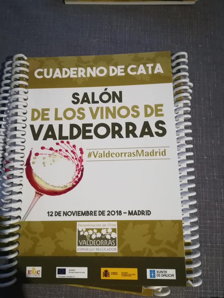 DDeSantiagoS's tweet photo. 🍇 🍷Y como no hay dos sin tres... Salón de los #VinosdeValdeorras. Participan 21 bodegas que presentan casi un centenar de vinos @DOValdeorras. La zona de producción de esta DO se encuentra situada en ocho municipios de Orense. 🔝🔝 .#winelovers #vino #ValdeorrasMadrid https://t.co/lW8DE5AgHu