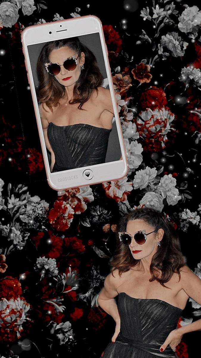 caoslocks's tweet image. #caos cast lockscreens;

michelle gomez. 💕

fav if like it | rt if u take it.