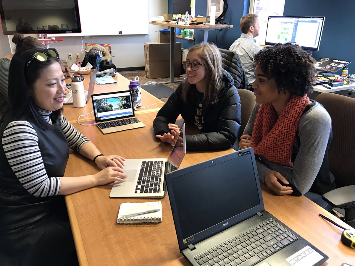 kmlukens's tweet image. Professor Niu working on her Domain with help from Tech Bar Consultant @ericakalbSNC #snclearns #DigPINS #DoOO #SNCTechBar