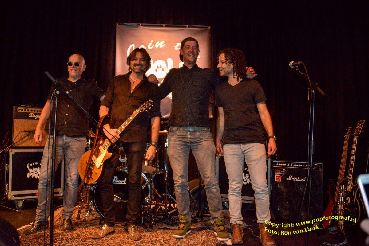 JTWPOfficial's tweet photo. Words Clubtour is in volle gang:
23 nov Alphen a/d Rijn (besloten)
24 nov Groenlo
25 nov Haaksbergen 
30 nov Den Haag 
01 dec Alphen a/d Rijn 
Check onze Facebook  evenementenpagina 
Voor locaties en tijden.
Tot snel,
Roland, RP, Fabyan, Prashant https://t.co/yd5pvZ0mei
