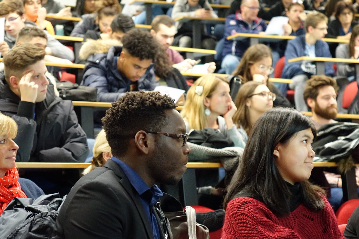 EMNormandie's tweet photo. [Live📣] #EDRESUP L'@EMNormandie a invité 250 bénéficiaires et leur famille pour découvrir le programme de l'année et rencontrer leurs étudiants-tuteurs   cc @sup_recherche @normandieuniv @RegionNormandie @LH_LeHavre https://t.co/KKwV090ULA