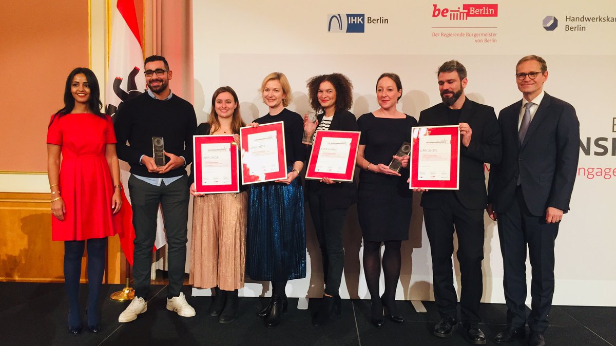 RegBerlin's tweet photo. Großartiges Engagement: Die #BerlinSocialAcademy (@bzberlin @scholzfriends @Zalando_Press @Scout24) bekommt den diesjährigen Sonderpreis für Zusammenschlüsse von Unternehmen #Unternehmenspreis @ihkberlin @SawsanChebli https://t.co/l3406aGdVH