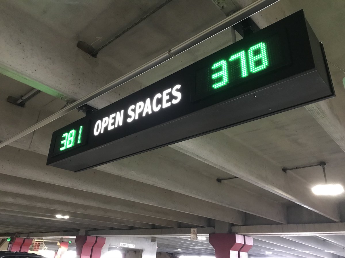 DannySpewak's tweet photo. We officially live in the future. @mallofamerica has unveiled new parking technology that shows you exactly how many spots are available, along with green and red signals that show whether a spot is taken or not. @kare11 https://t.co/niNhBS4Xbv