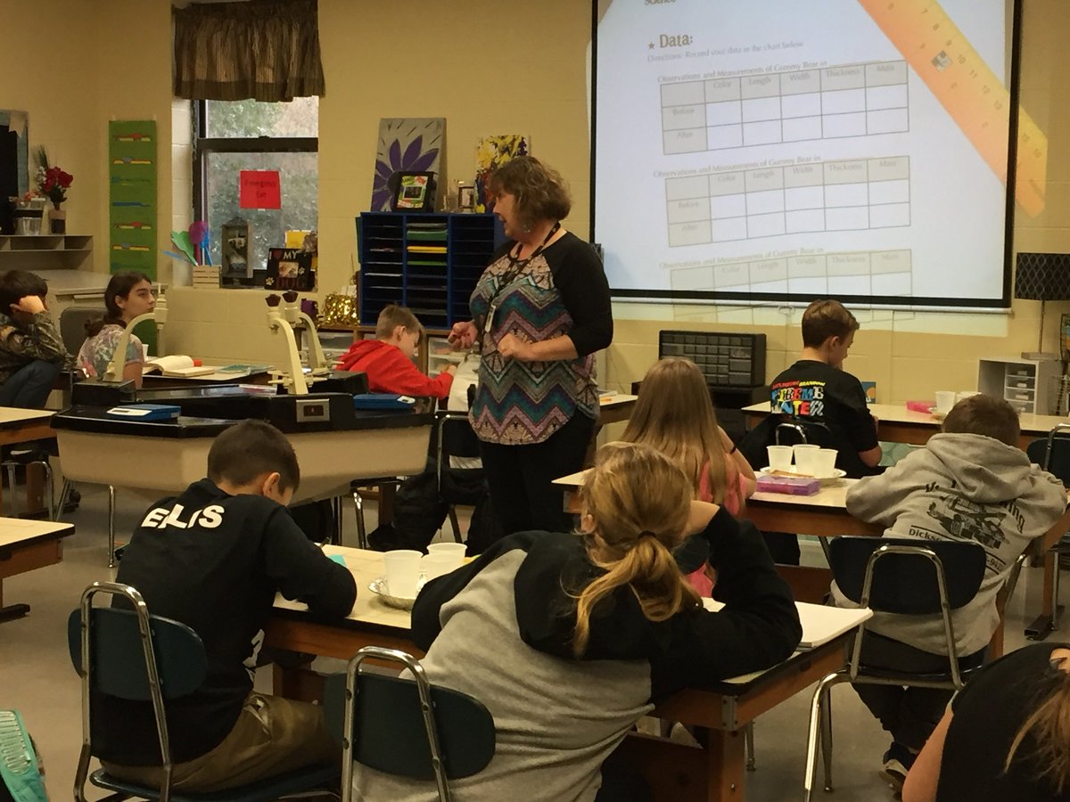 aestesrtr's tweet image. Mrs. Rougemont completing gummy bear lab to explore Osmosis with our 7th graders #TeacherModeling 👩🏻‍🏫 #ExplicitLabInstructions ✔️ #WilltheBearChange 🐻 @Tigerscms