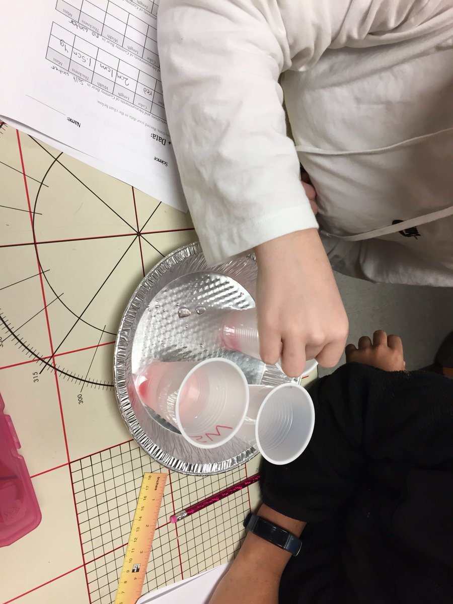 aestesrtr's tweet image. Mrs. Rougemont completing gummy bear lab to explore Osmosis with our 7th graders #TeacherModeling 👩🏻‍🏫 #ExplicitLabInstructions ✔️ #WilltheBearChange 🐻 @Tigerscms