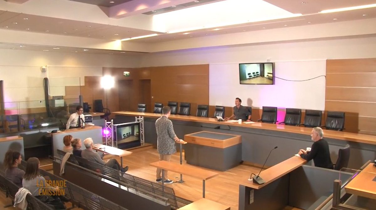 MisterRiviera06's tweet photo. L'équipe de @LGEAzurTV s'installe au cœur du Palais de Justice de la @VilledeNice dans les coulisses du tribunal et @MisterRiviera06 y présente la marque azuréenne #StudioClandestin.
A découvrir sur #AzurTV ou en replay ici :
➡️ https://t.co/JBI6iynT5i https://t.co/AC9sH08SLu
